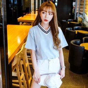 Striped V-Neck T-shirt 💙👕